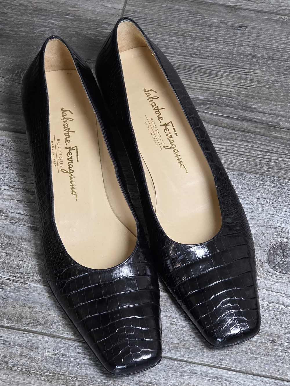 Salvatore Ferragamo Vintage Croc-Embossed Low Block Heel Leather Pumps Sz 10AA